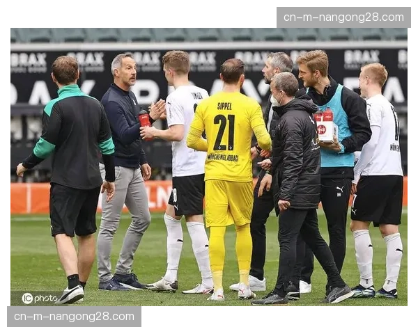 弗赖堡1-1门兴格拉德巴赫，双方各取一分远离降级区