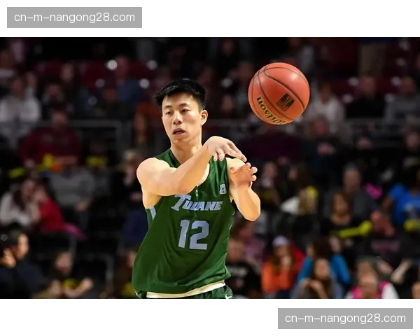 特写:张镇麟完成隔人暴扣后,辽宁替补席全体跃起庆祝 特写:张镇麟完成隔人暴扣后,辽宁替补席全体跃起庆祝